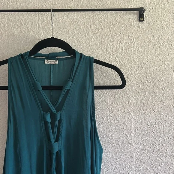 Emerald Green Silky Tie Blouse - Picture 2 of 11